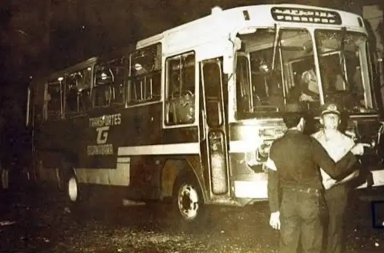 Ônibus que o motorista Aluísio Batista dirigia no momento da tragédia