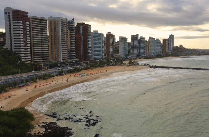 Palco da terceira etapa da WSL, praia de Miami, Natal.