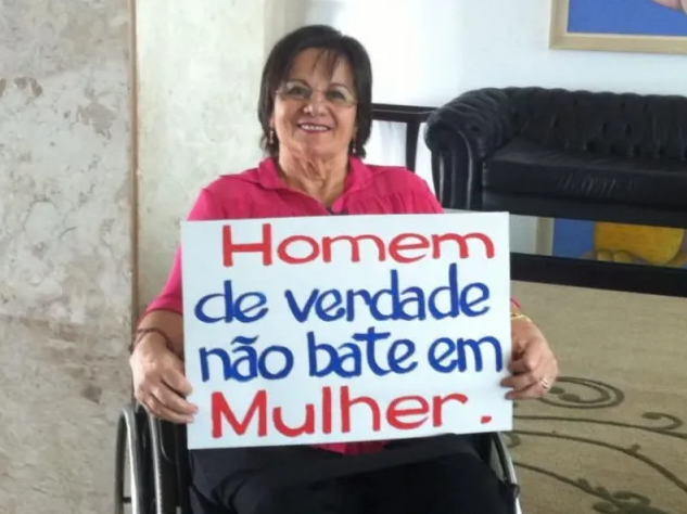 As experiências vividas durante o casamento foram reunidas por Maria da Penha no livro “Sobrevivi… posso contar”.