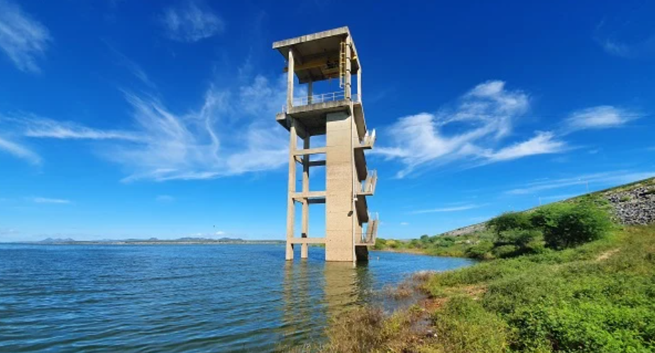 A análise dos volumes armazenados também permite observar as condições de cada manancial e o comportamento das reservas ao longo do ano.