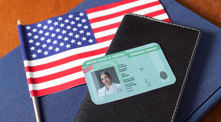 O Green Card é uma autorização de residência permanente concedida pelo governo federal dos Estados Unidos.