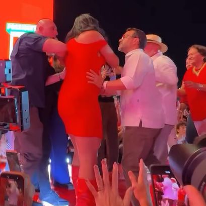 Após ser barrada em palanque de Lula por seguranças vereadora trans de Natal faz pronunciamento; veja como o episódio aconteceu - reprodução redes