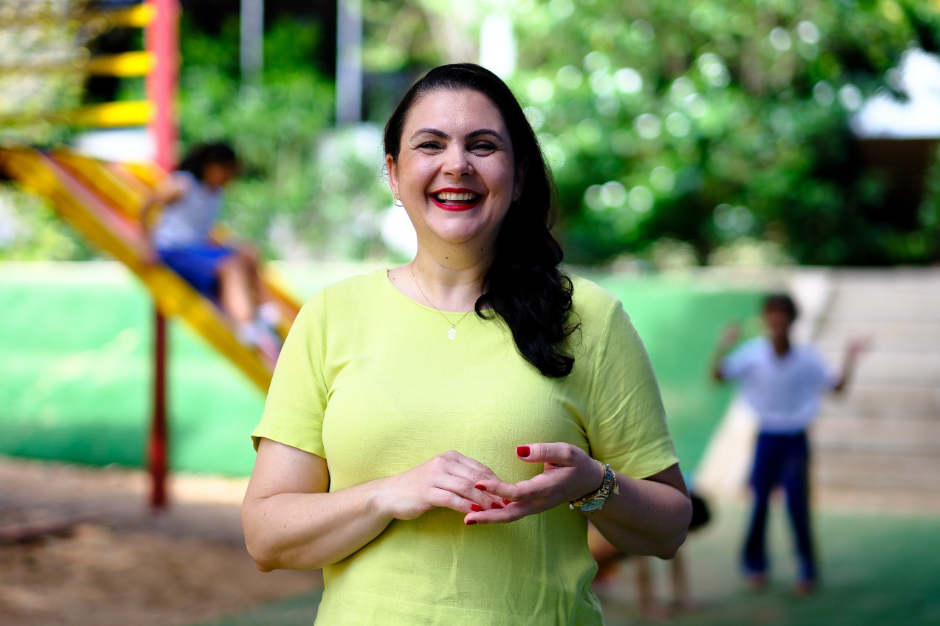 Denise Bortoletto, diretora do NEI-CAp/UFRN, ressalta o trabalho pedagógico desenvolvido de forma coletiva pela escola e revela os desafios para assegurar a continuidade de uma educação pública de excelência. Foto: Cícero Oliveira – Agecom/UFRN