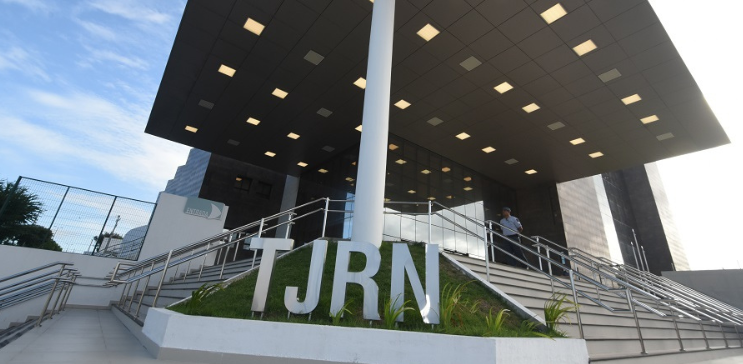 A primeira decisão foi tomada pelo TJRN em 14 de agosto, quando ficou estabelecida uma multa diária de R$ 10 mil caso o sindicato continuasse promovendo ou incentivando a greve.