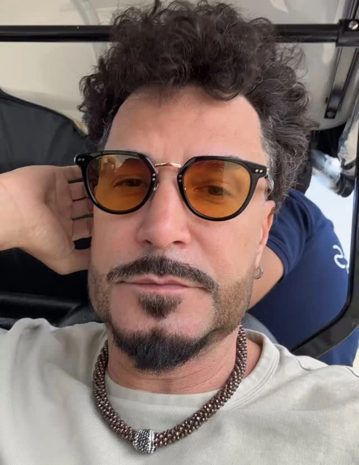 Latino fez selfie dentro do ônibus que bateu momentos antes