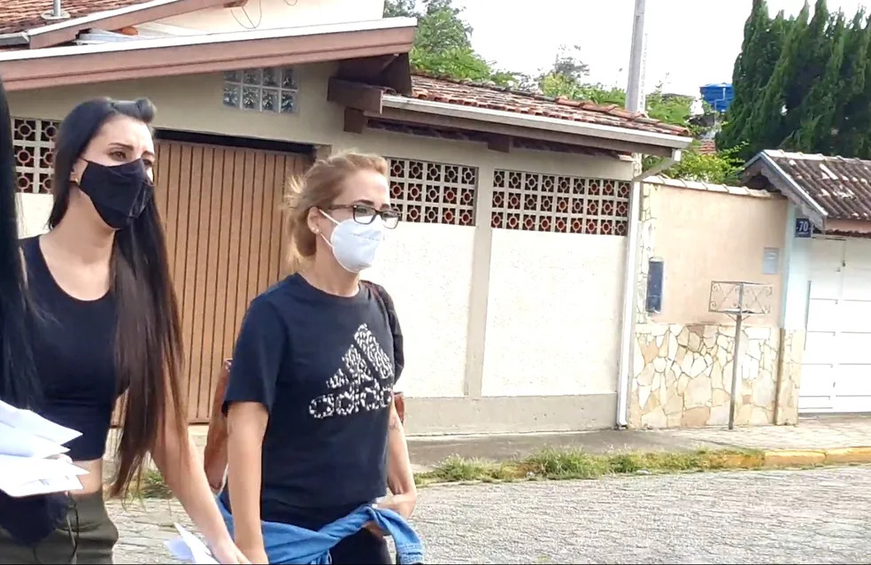 Ana Carolina Jatobá deixa prisão em saída temporária em 2022 — Foto: Laurene Santos/TV Vanguarda