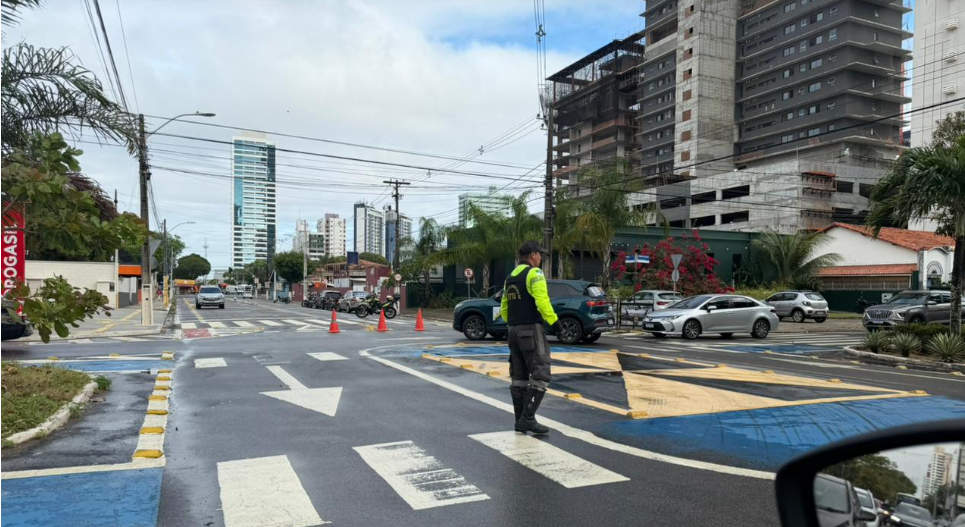Com a interdição de vias e a circulação de participantes e espectadores, motoristas que utilizarem a região da Praça Cívica deverão ficar atentos às orientações dos agentes da STTU.