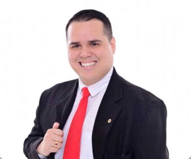 João Munhoz continua sendo procurado pela Polícia Civil do Ceará. A mãe dele, que também teria deixado o prédio na noite da morte, foi localizada no domingo (20), na praia do Cumbuco, em Caucaia, na Região Metropolitana de Fortaleza.