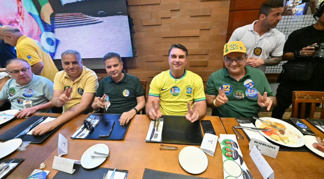 Flávio com apoiadores durante almoço em Natal. Foto: Divulgação/Assessoria