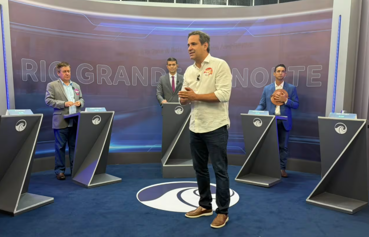 Durante o debate da TV Tropical realizado na segunda-feira (21), Cadu de Lula questionou diretamente Allyson Bezerra sobre a pessoa chamada de “Fátima” nos materiais relacionados à Operação Mederi.