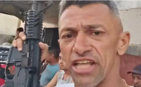 O processo criminal relacionado ao ataque na Redinha envolve quatro réus: Wendel Fagner Cortez de Almeida, João Maria da Costa Peixoto, Francisco Rogério da Cruz e Roldão Ricardo dos Santos Neto.