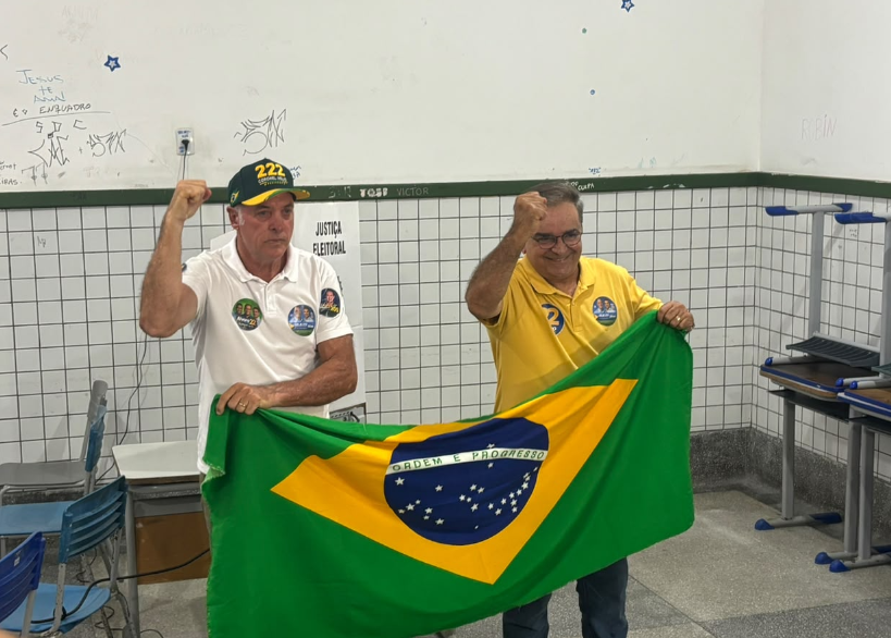 Álvaro Dias vota em Natal ao lado de apoiadores e aliados. Foto: Elí Bernardo/BNews RN