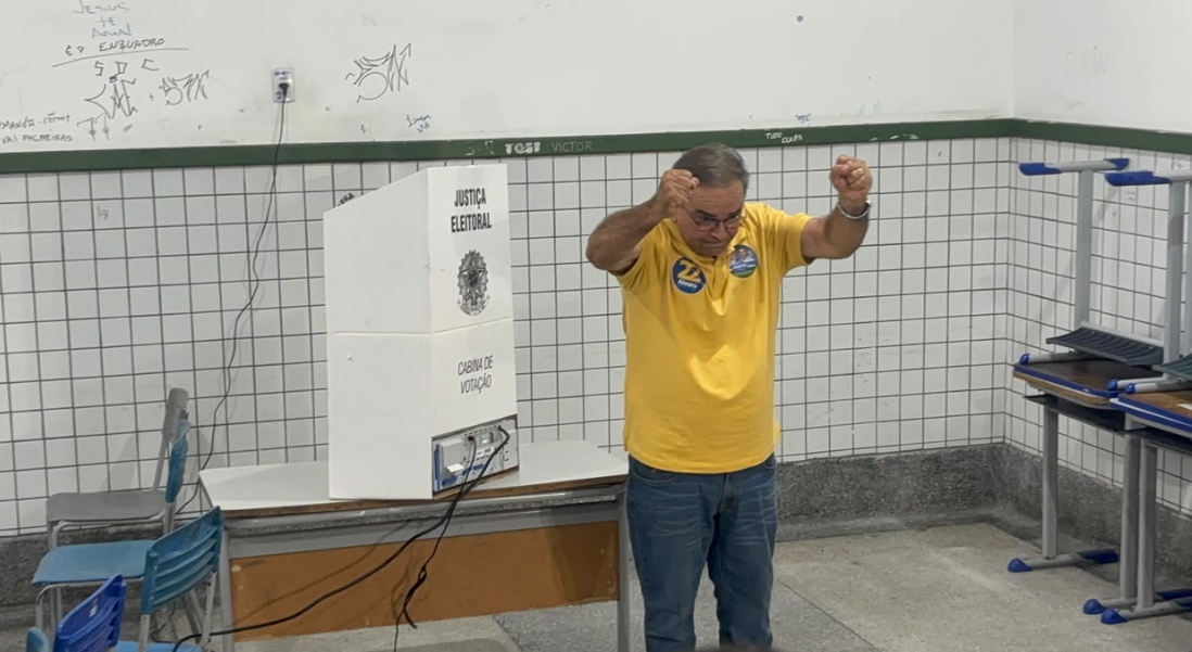 Álvaro Dias vota em Natal ao lado de apoiadores e aliados. Foto: Elí Bernardo/BNews RN