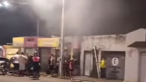 Incêndio destrói lanchonete na Zona Norte de Natal e comerciante pede socorro - VIA CERTA