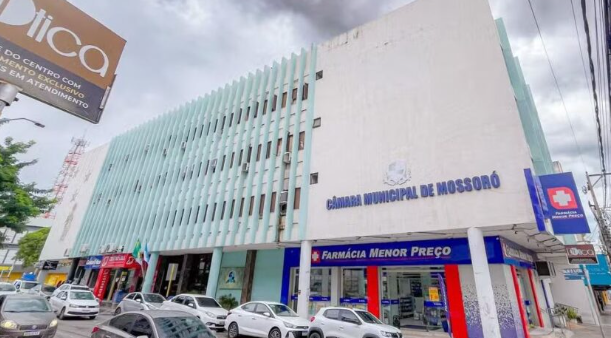 Para quem possui diploma de graduação, o edital contempla sete cargos, cada um com uma vaga imediata e duas destinadas ao cadastro de reserva.