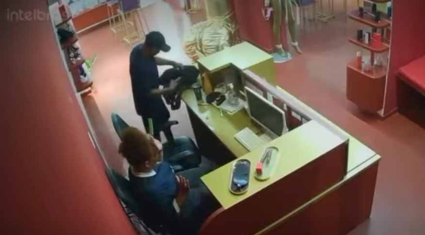 Criminosos fazem arrastão em SEX SHOP e levam vibradores de luxo e celulares na capital potiguar - reprodução internet