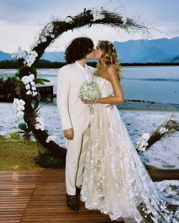 Sasha Meneghel e João Lucas se casaram em maio de 2021, em uma cerimônia realizada na casa de Xuxa, em Angra dos Reis, no litoral do Rio de Janeiro.