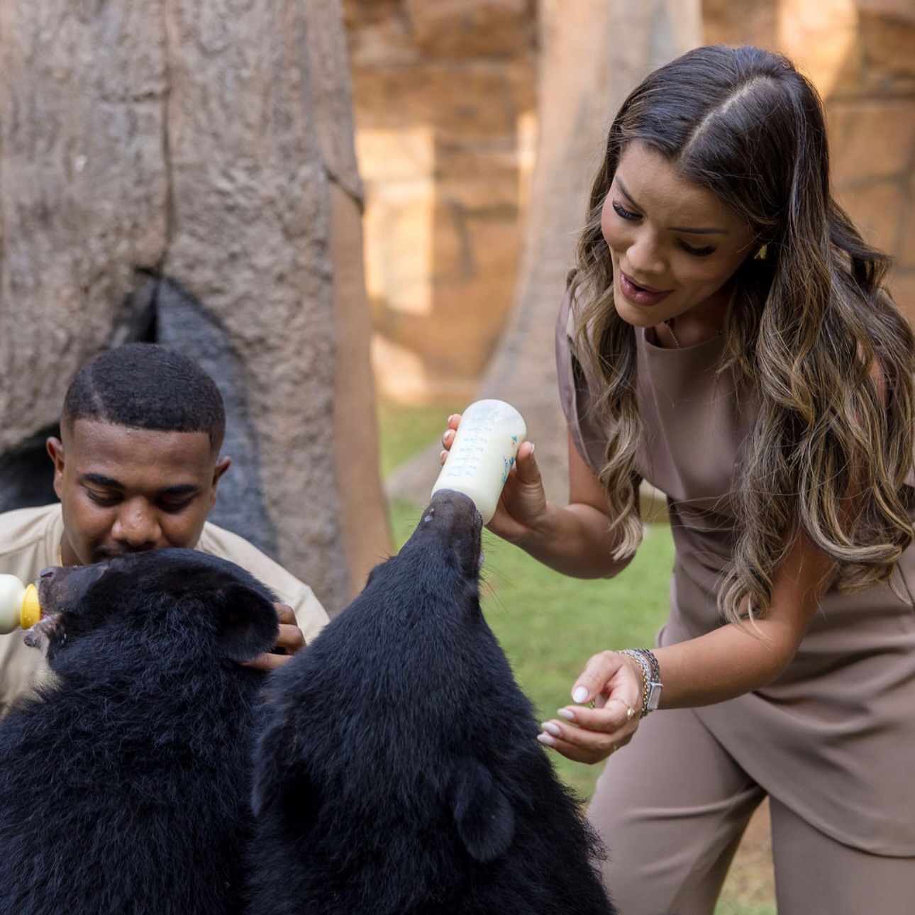 Davi Brito e a esposa, Emilly Araújo, durante lua de mel