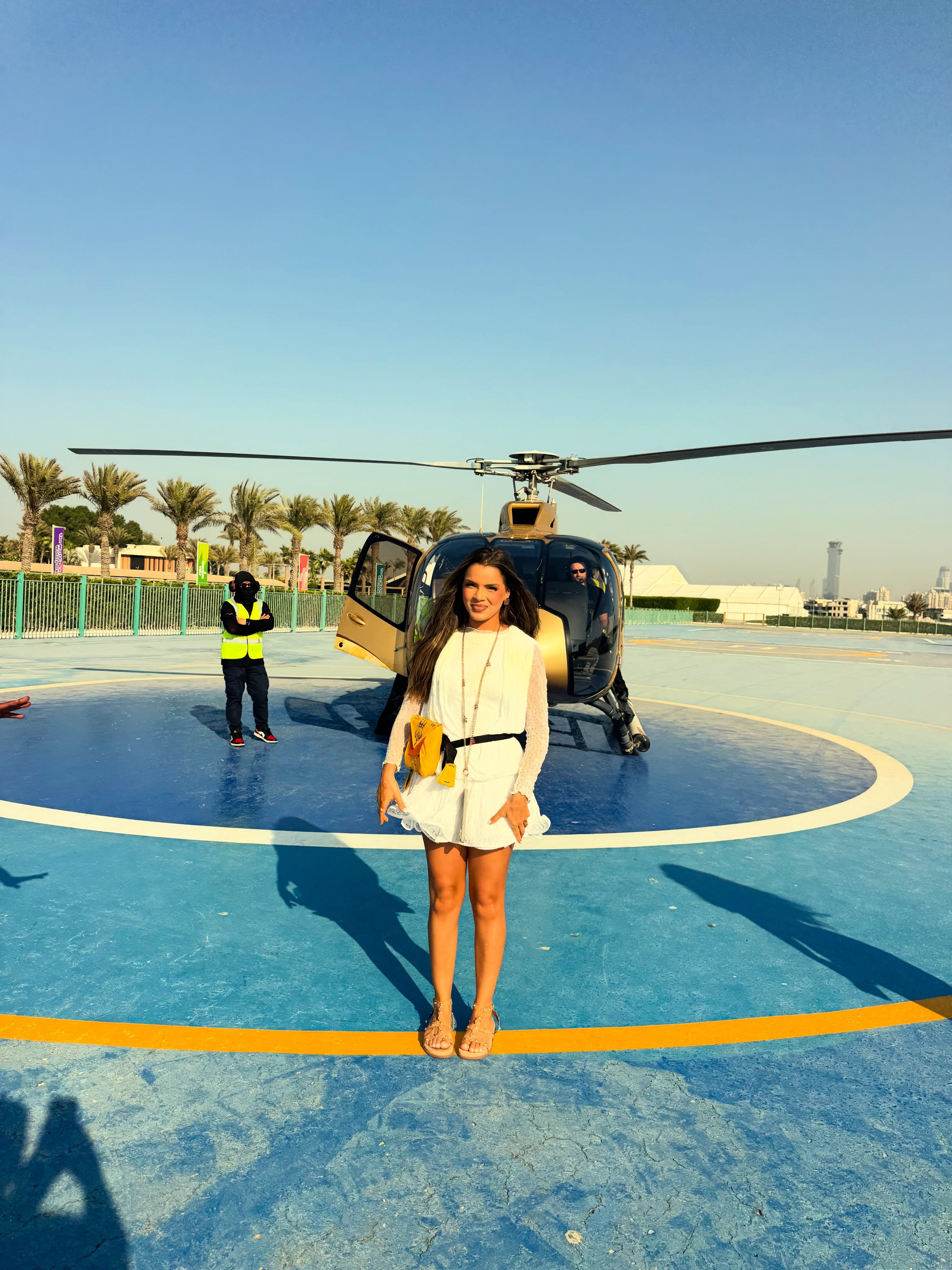 Davi Brito e a esposa, Emilly Araújo, durante lua de mel