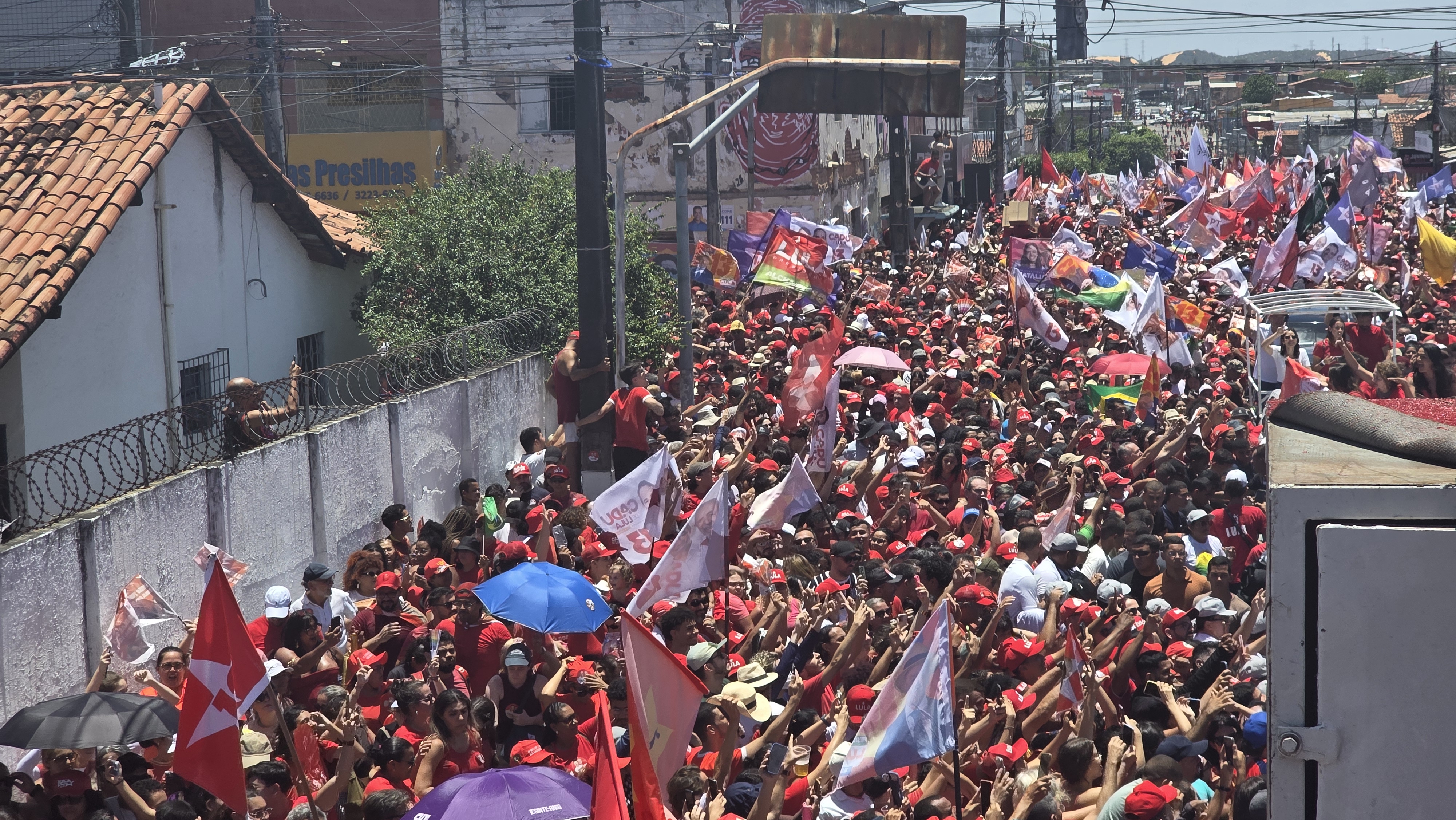 Durante uma passeata em Natal, Lula afirmou que o “tesouraço” prometido por Flávio Bolsonaro atingiria benefícios
