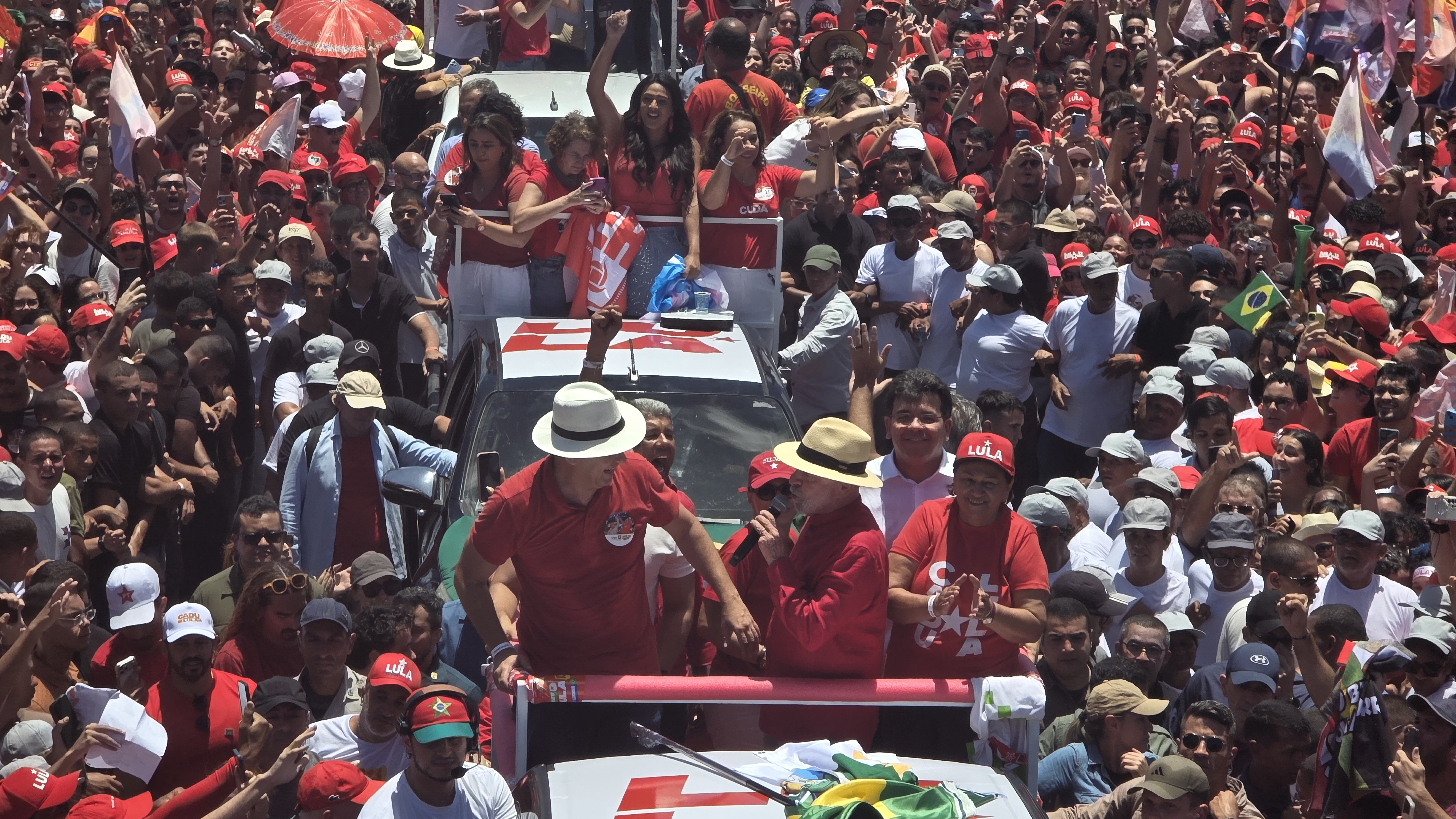 Durante uma passeata em Natal, Lula afirmou que o “tesouraço” prometido por Flávio Bolsonaro atingiria benefícios